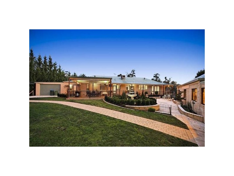 1 Cloverdale Lane, Lysterfield South VIC 3156