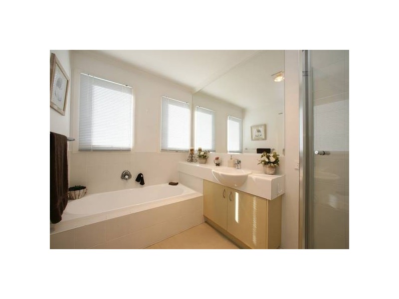 114 Sovereign Manors Crescent, Rowville VIC 3178