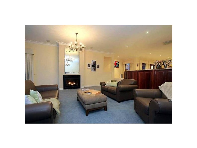 16 Hume Drive, Lysterfield VIC 3156