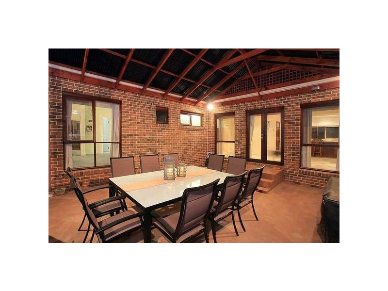 16 Hume Drive, Lysterfield VIC 3156