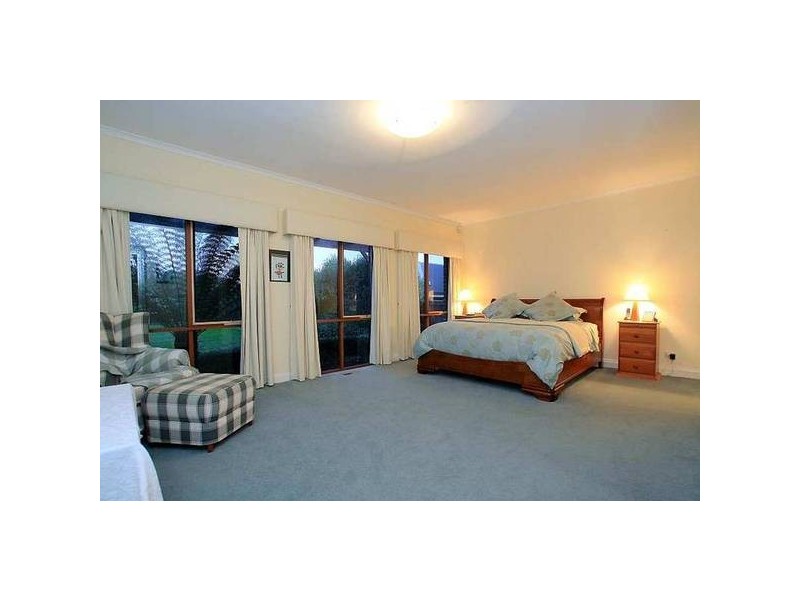 16 Hume Drive, Lysterfield VIC 3156