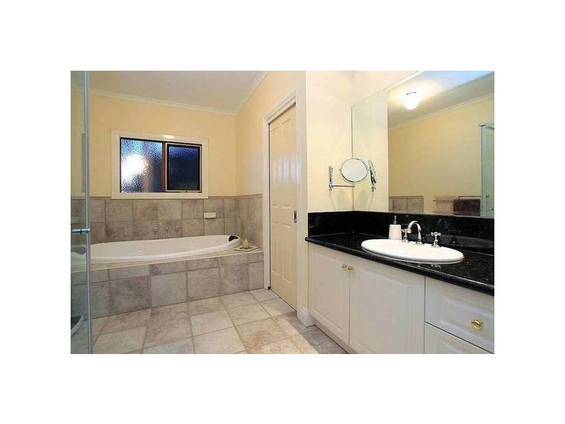 16 Hume Drive, Lysterfield VIC 3156