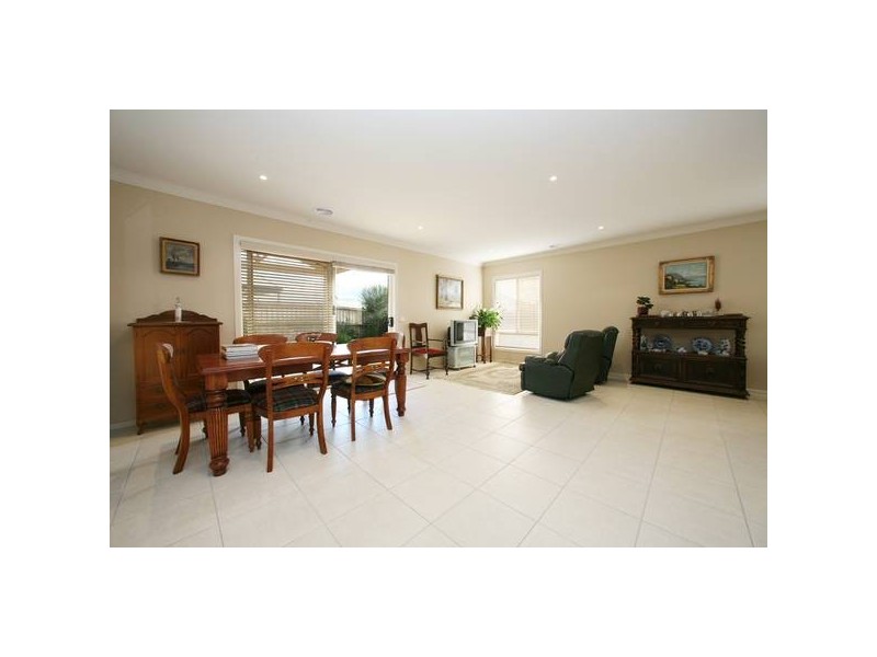 16 Sanctuary Court, Rowville VIC 3178