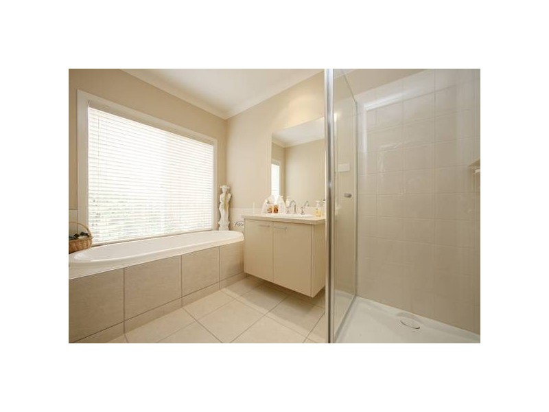 16 Sanctuary Court, Rowville VIC 3178