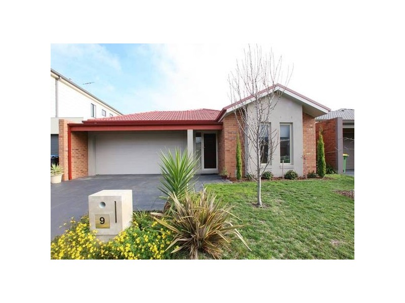 9 Monbulk Crescent, Rowville VIC 3178