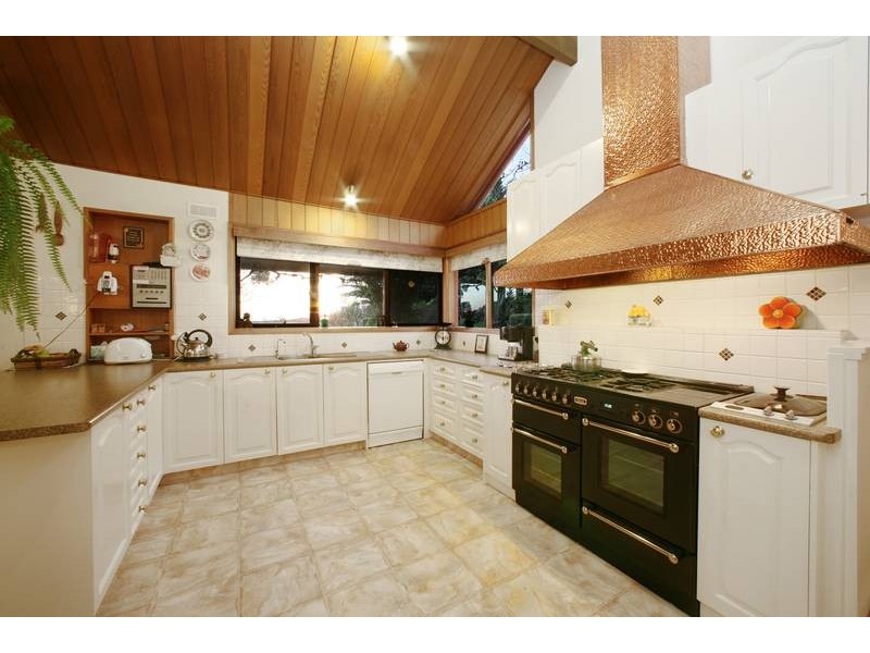 2 Oaks Court, Lysterfield South VIC 3156