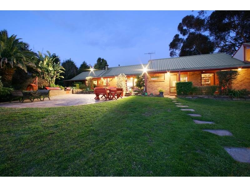 2 Oaks Court, Lysterfield South VIC 3156