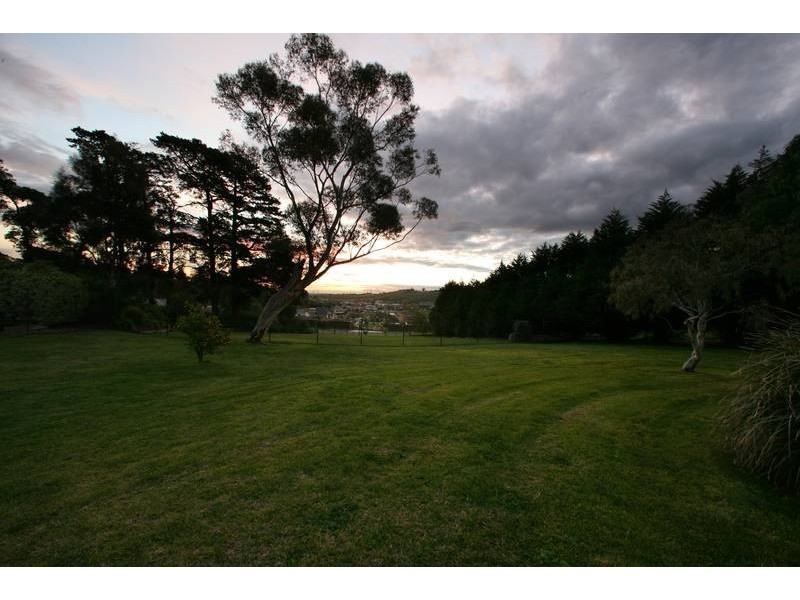 2 Oaks Court, Lysterfield South VIC 3156