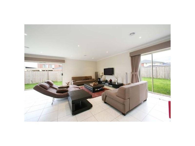 14 Sanctuary Crescent, Rowville VIC 3178