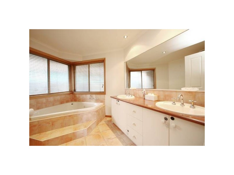 70 Clauscen Drive, Rowville VIC 3178