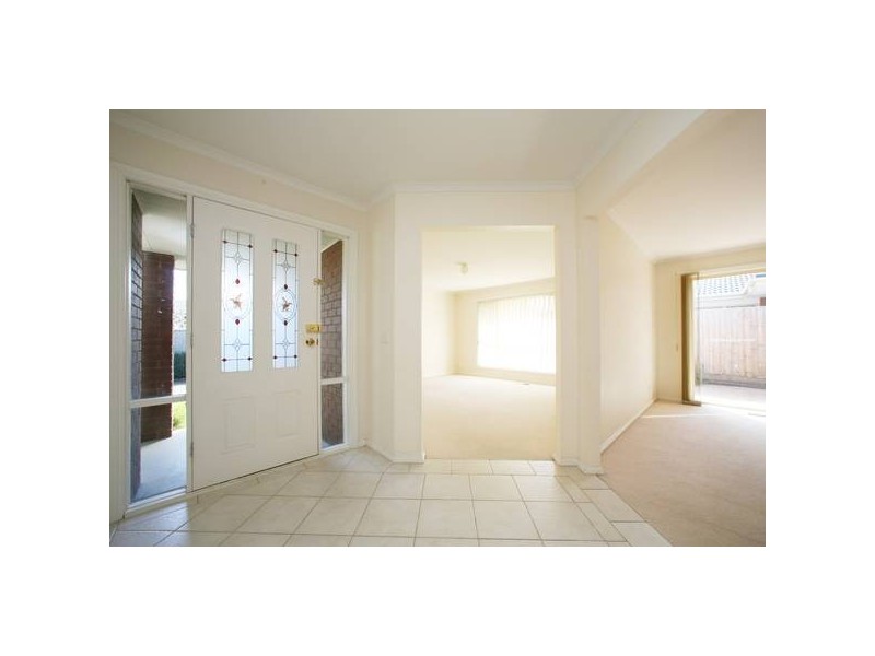 2/2 Lambourne Avenue, Rowville VIC 3178