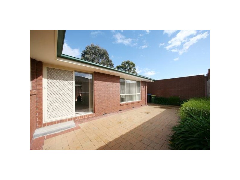 2/2 Lambourne Avenue, Rowville VIC 3178
