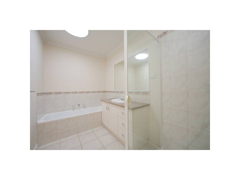 2/2 Lambourne Avenue, Rowville VIC 3178