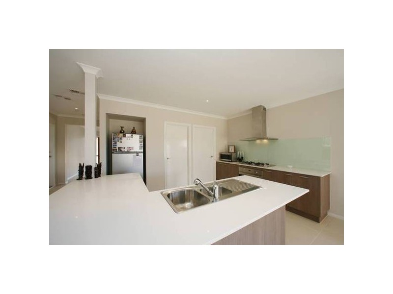 15 Riparian Way, Ferntree Gully VIC 3156