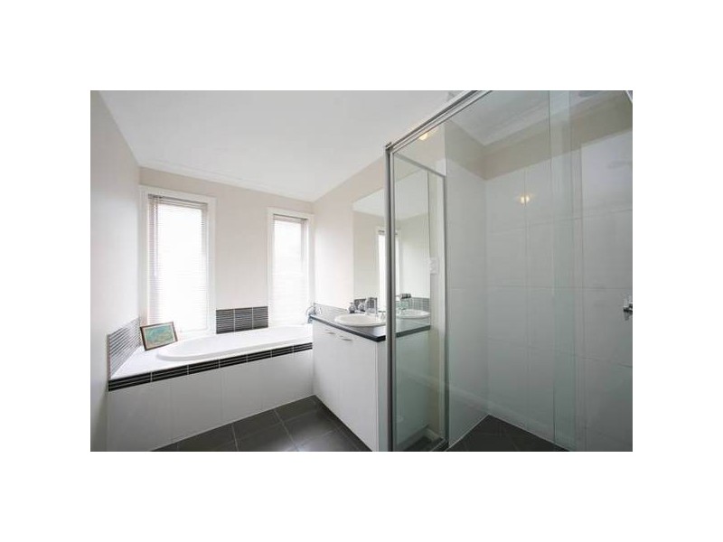 15 Riparian Way, Ferntree Gully VIC 3156