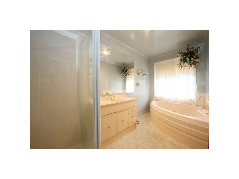 28 Toolimerin Avenue, Bayswater North VIC 3153