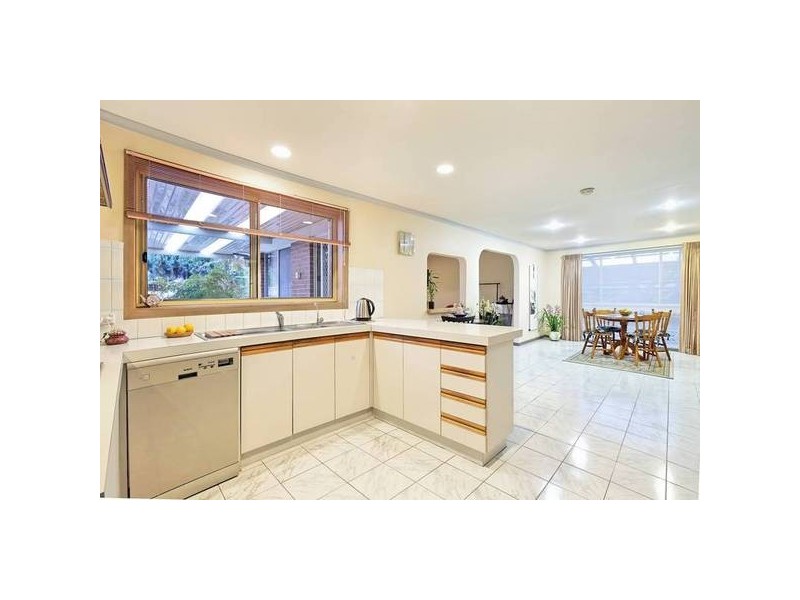 6 Ladonga Place, Rowville VIC 3178