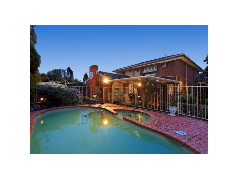 6 Ladonga Place, Rowville VIC 3178