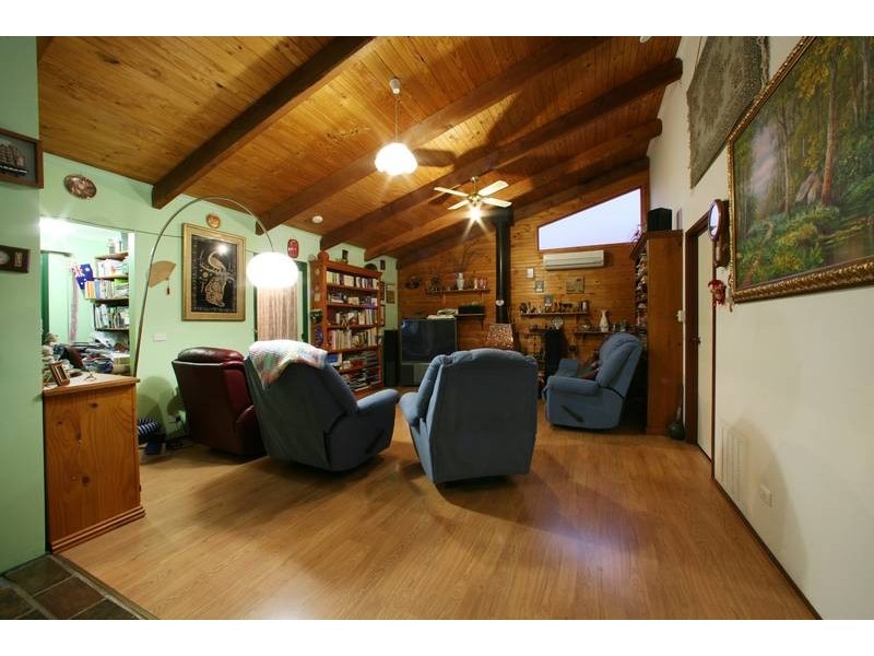 68 Churchill Park Drive, Lysterfield South VIC 3156