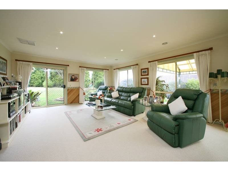 8 Moonlight Drive, Lysterfield VIC 3156