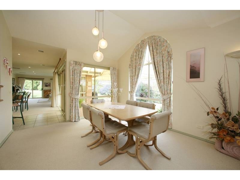 8 Moonlight Drive, Lysterfield VIC 3156