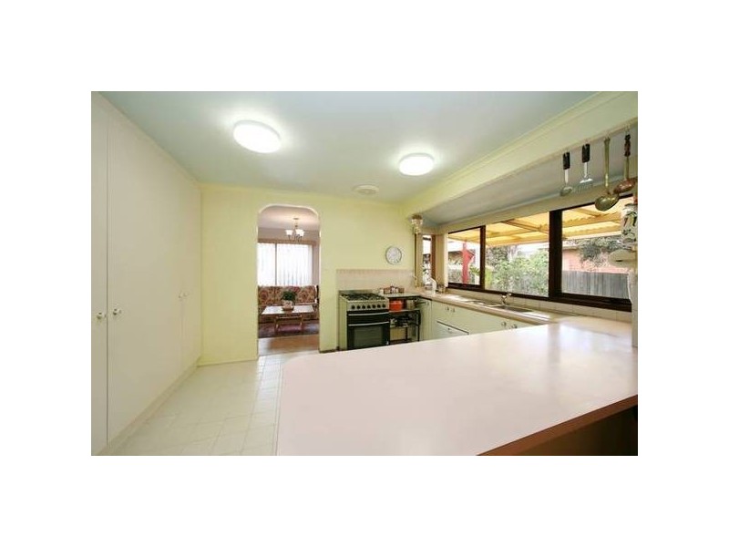 17 Crusoe Drive, Lysterfield VIC 3156