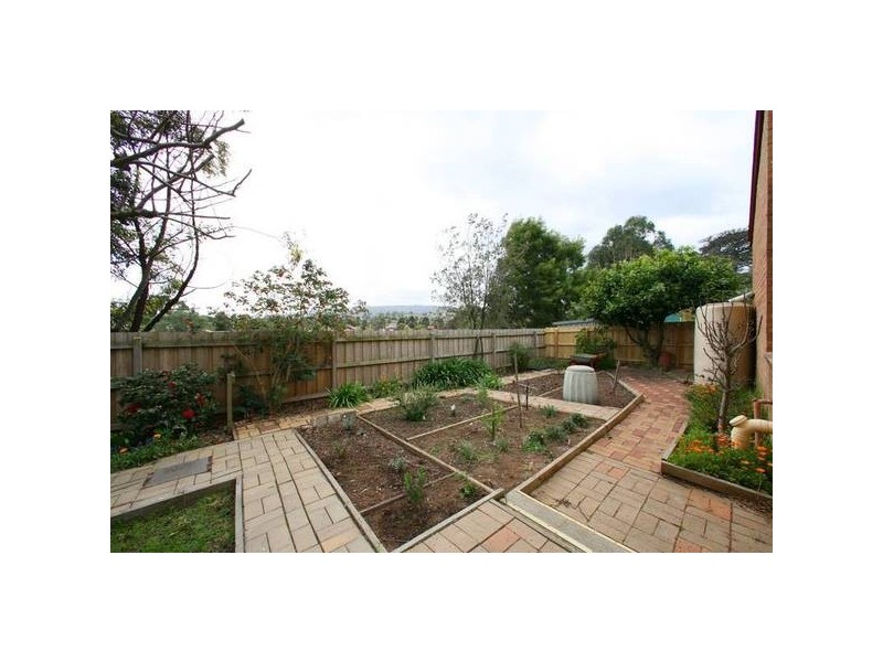 17 Crusoe Drive, Lysterfield VIC 3156