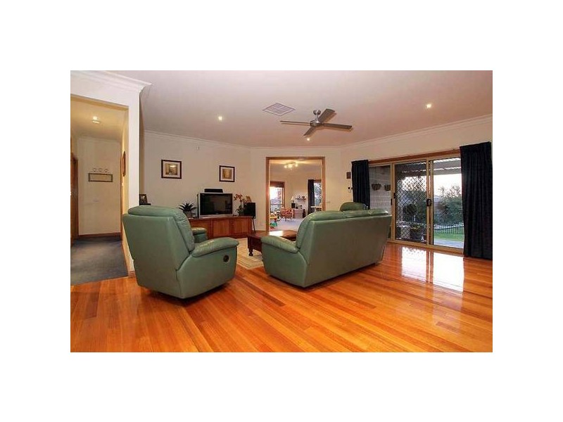 92 Grange Drive, Lysterfield VIC 3156