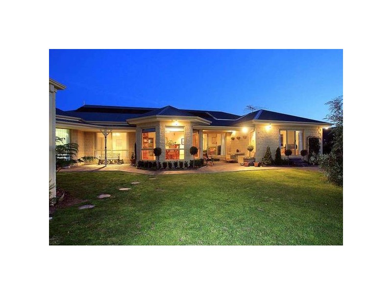 92 Grange Drive, Lysterfield VIC 3156