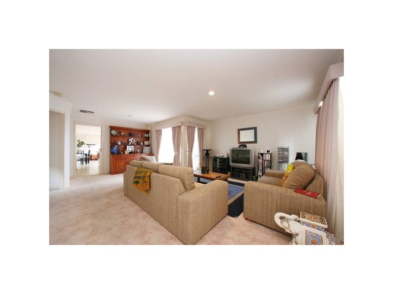 60 Allora Avenue, Ferntree Gully VIC 3156