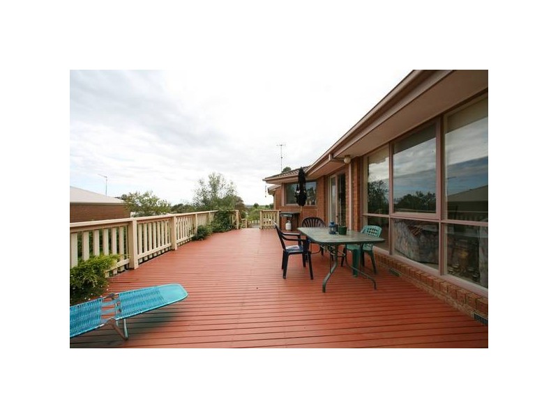 60 Allora Avenue, Ferntree Gully VIC 3156