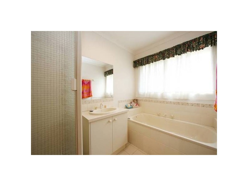 60 Allora Avenue, Ferntree Gully VIC 3156