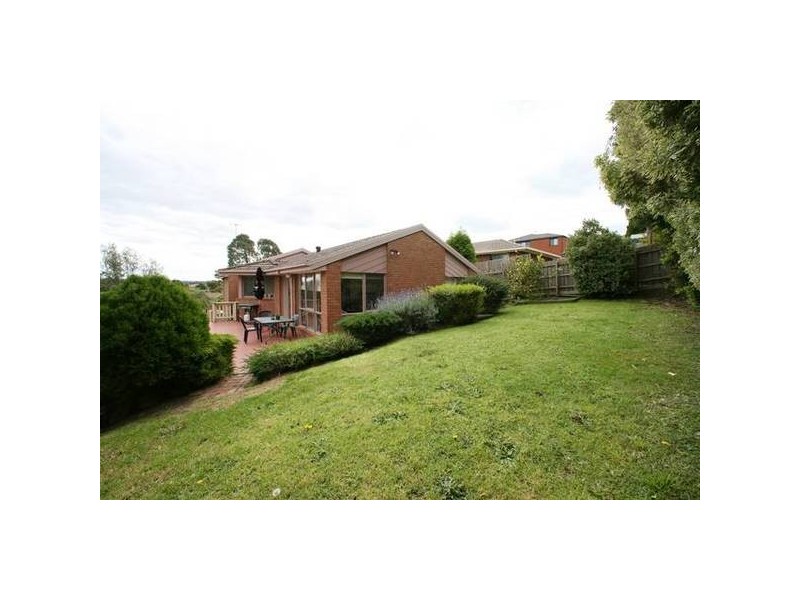 60 Allora Avenue, Ferntree Gully VIC 3156