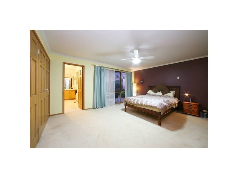 26 Buckingham Drive, Rowville VIC 3178