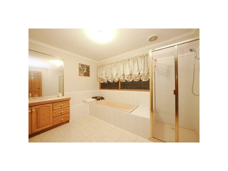 26 Buckingham Drive, Rowville VIC 3178