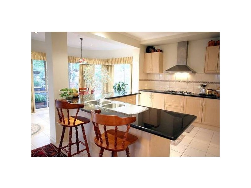 10 Sovereign Crest Boulevard, Rowville VIC 3178