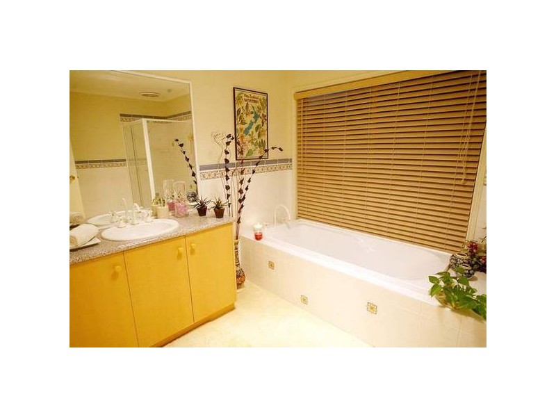 10 Sovereign Crest Boulevard, Rowville VIC 3178