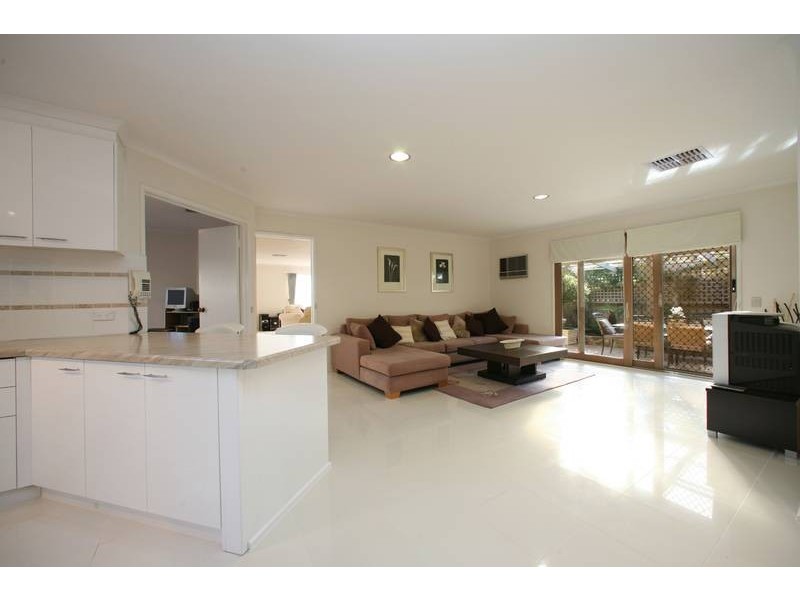 325 Dandelion Drive, Rowville VIC 3178