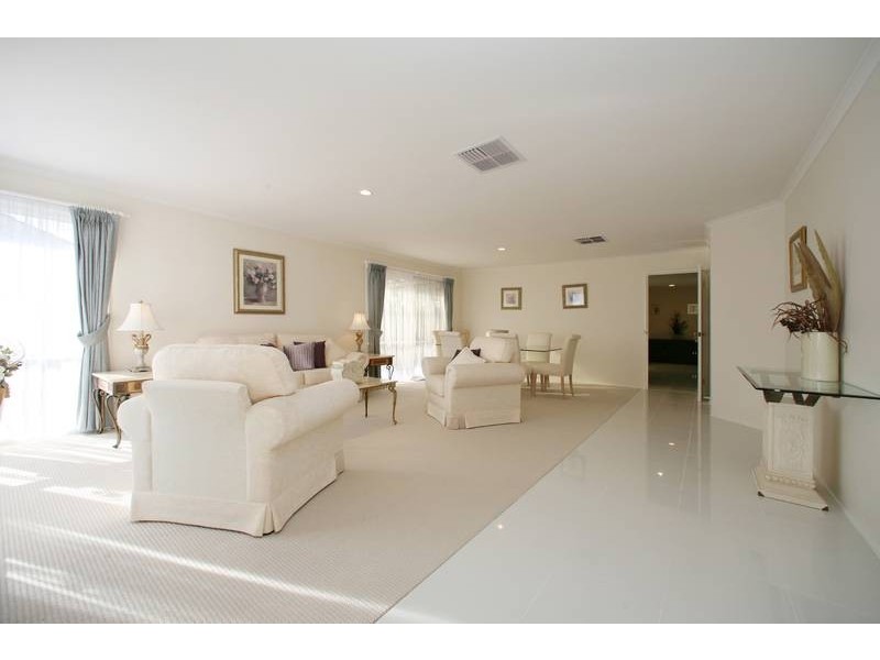 325 Dandelion Drive, Rowville VIC 3178