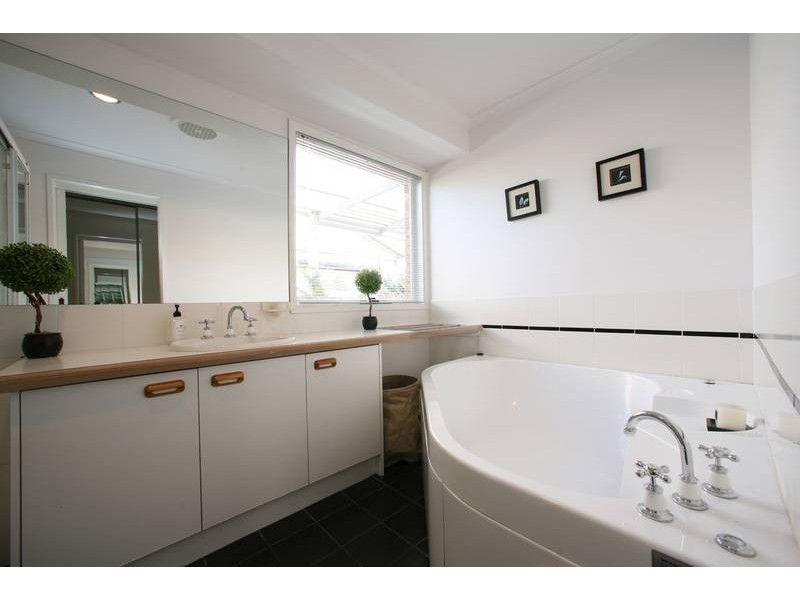 325 Dandelion Drive, Rowville VIC 3178