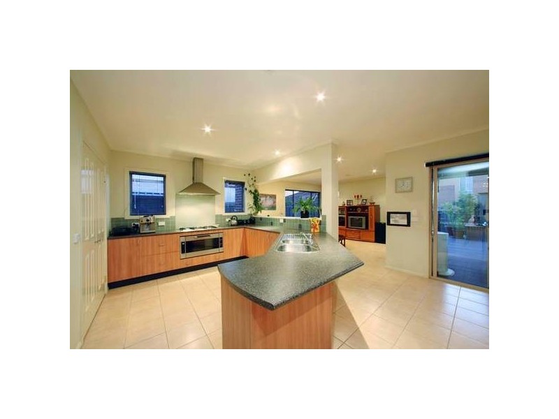 17 Langhorne Crescent, Rowville VIC 3178