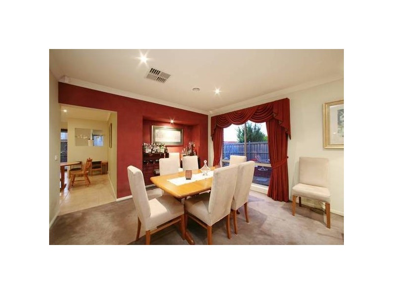 17 Langhorne Crescent, Rowville VIC 3178