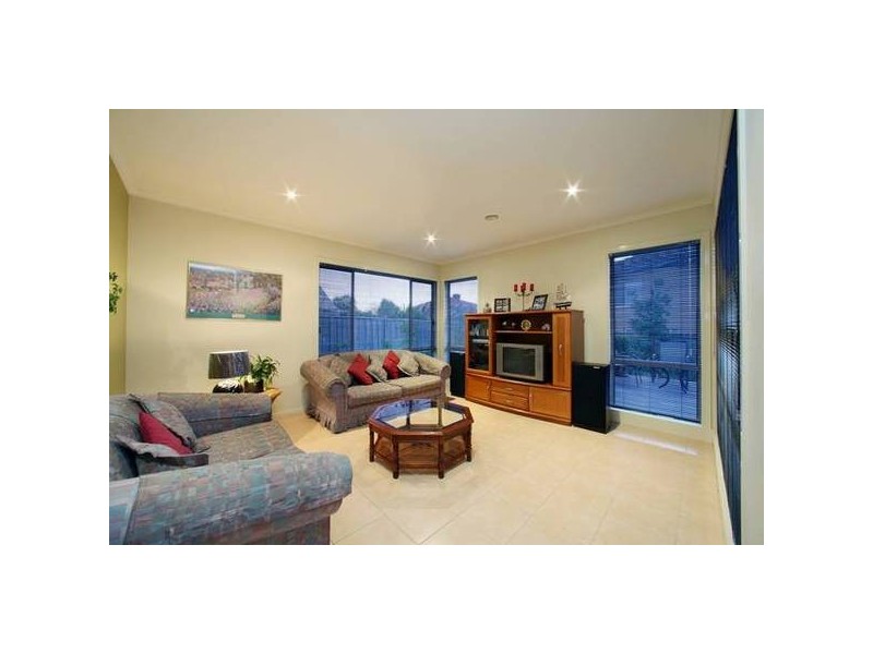 17 Langhorne Crescent, Rowville VIC 3178