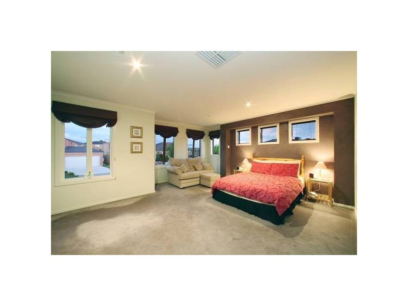 17 Langhorne Crescent, Rowville VIC 3178
