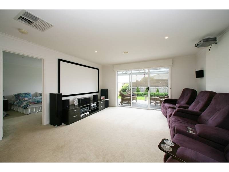 62 Sovereign Manors Crescent, Rowville VIC 3178