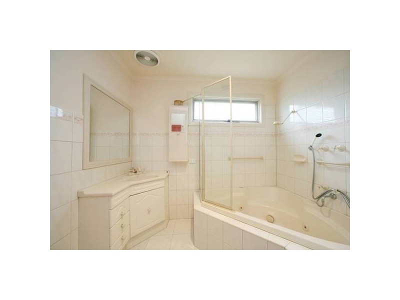 21 Glenfern Road, Ferntree Gully VIC 3156