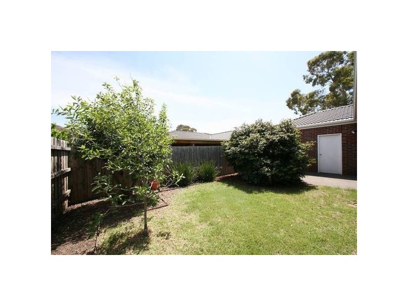 1/1 Lakeview Avenue, Rowville VIC 3178