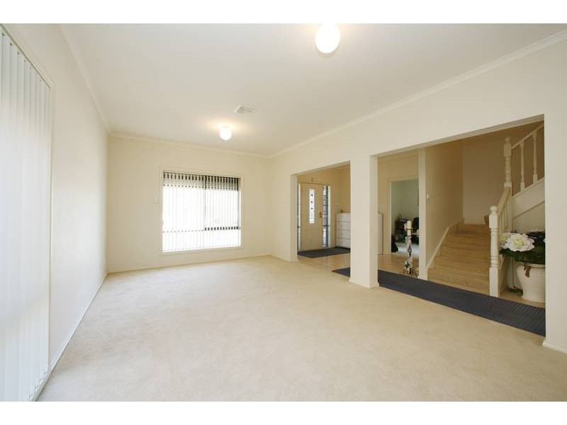8 Tanglewood Road, Rowville VIC 3178