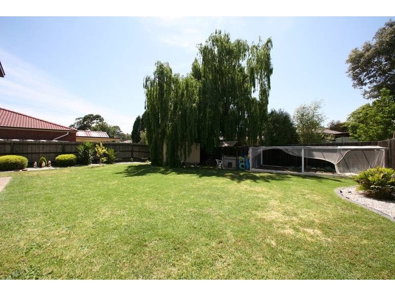 8 Tanglewood Road, Rowville VIC 3178