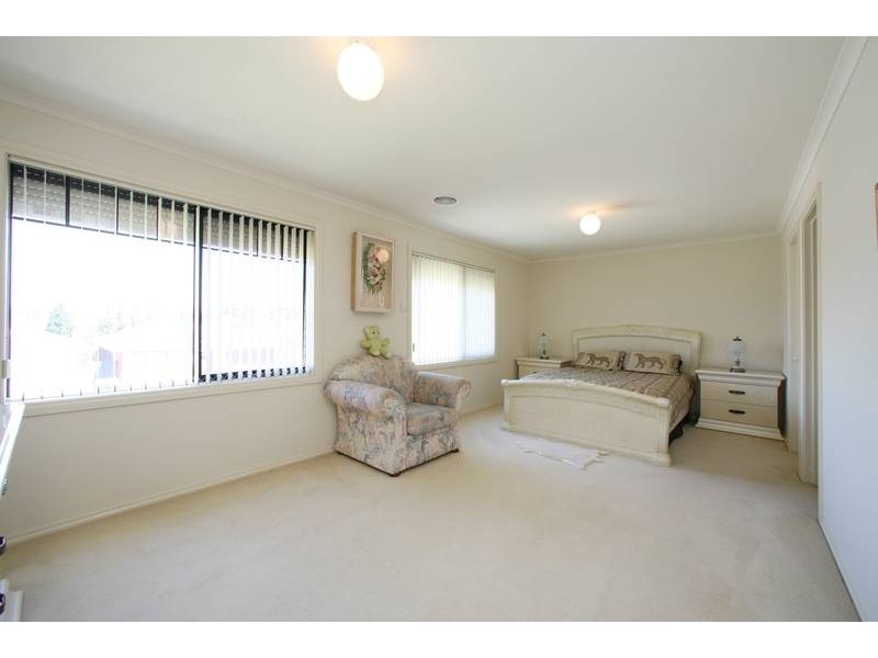 8 Tanglewood Road, Rowville VIC 3178